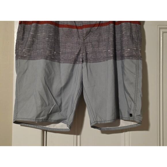 Quiksilver Amphibian Hybrid Men's Gray Swim Shorts Trunks Size 34 - Picture 3 of 9